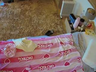 voyeurcam-julmodels-whitebed-5 webcam