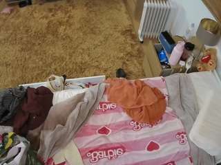 voyeurcam-julmodels-whitebed-5 webcam