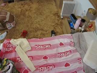 voyeurcam-julmodels-whitebed-5 webcam