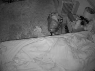 voyeurcam-julmodels-whitebed-5 webcam