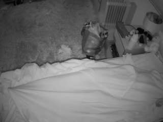 voyeurcam-julmodels-whitebed-5