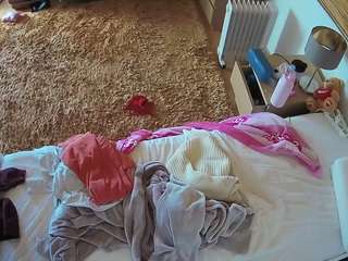 voyeurcam-julmodels-whitebed-5