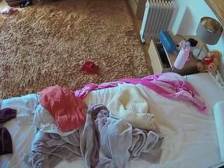 voyeurcam-julmodels-whitebed-5 webcam
