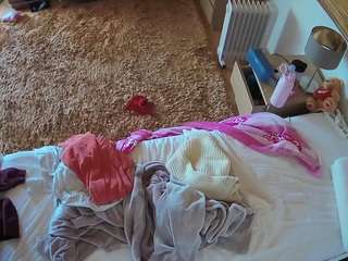 voyeurcam-julmodels-whitebed-5 camsoda