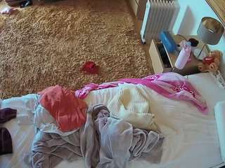 voyeurcam-julmodels-whitebed-5