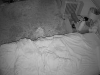 voyeurcam-julmodels-whitebed-5 webcam