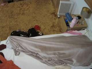 voyeurcam-julmodels-whitebed-5 webcam