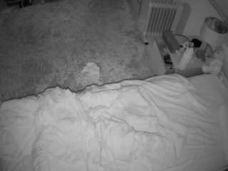 voyeurcam-julmodels-whitebed-5 webcam