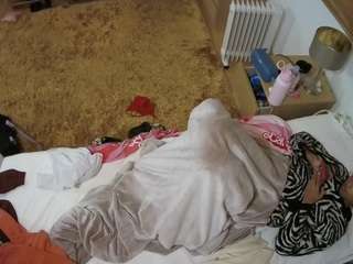 voyeurcam-julmodels-whitebed-5 webcam