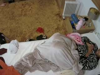 voyeurcam-julmodels-whitebed-5 webcam