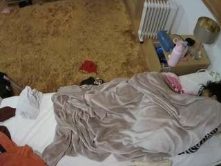 voyeurcam-julmodels-whitebed-5 camsoda