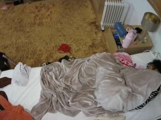 voyeurcam-julmodels-whitebed-5 webcam