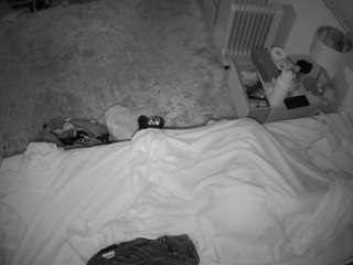 voyeurcam-julmodels-whitebed-5 webcam
