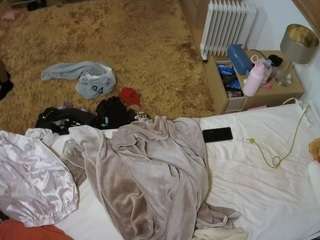 voyeurcam-julmodels-whitebed-5 webcam