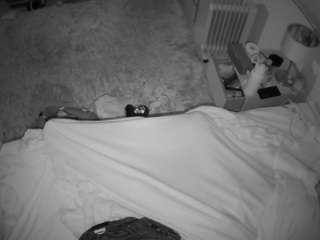 voyeurcam-julmodels-whitebed-5 webcam