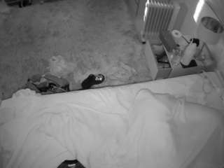 voyeurcam-julmodels-whitebed-5 webcam