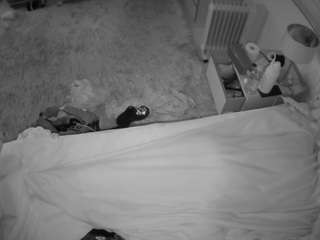 voyeurcam-julmodels-whitebed-5 camsoda