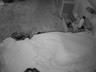 voyeurcam-julmodels-whitebed-5 webcam