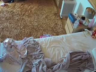 voyeurcam-julmodels-whitebed-5 webcam