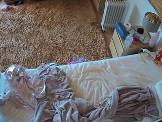 voyeurcam-julmodels-whitebed-5 webcam