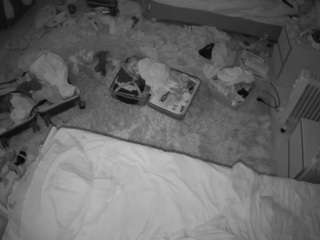 voyeurcam-julmodels-whitebed-5's CamSoda show and profile