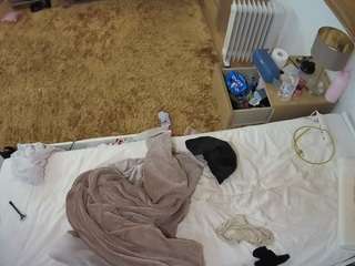 voyeurcam-julmodels-whitebed-5