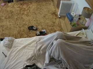 voyeurcam-julmodels-whitebed-5