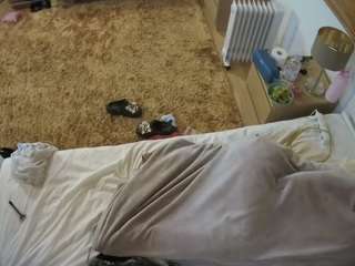 voyeurcam-julmodels-whitebed-5 webcam