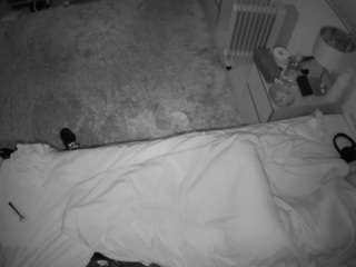 voyeurcam-julmodels-whitebed-5