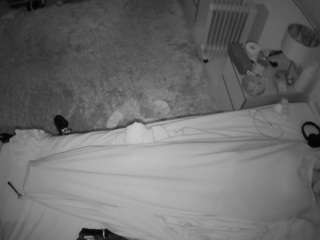 voyeurcam-julmodels-whitebed-5