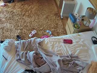 voyeurcam-julmodels-whitebed-5 webcam