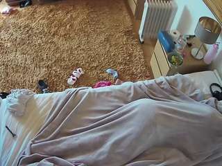 voyeurcam-julmodels-whitebed-5 camsoda