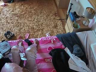 voyeurcam-julmodels-whitebed-5 webcam