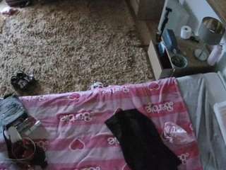 voyeurcam-julmodels-whitebed-5 webcam