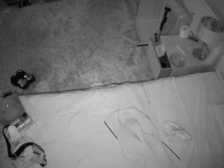 voyeurcam-julmodels-whitebed-5 webcam