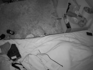 voyeurcam-julmodels-whitebed-5 webcam