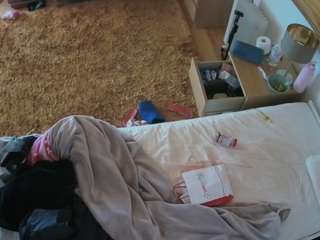 voyeurcam-julmodels-whitebed-5 webcam