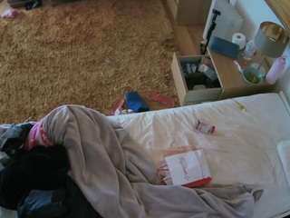 voyeurcam-julmodels-whitebed-5 webcam