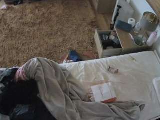 voyeurcam-julmodels-whitebed-5 webcam