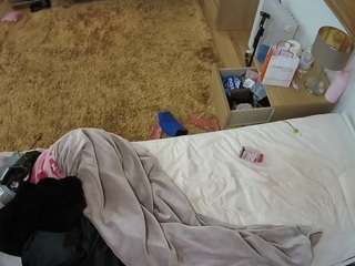 voyeurcam-julmodels-whitebed-5 webcam