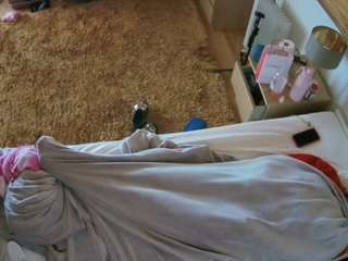 voyeurcam-julmodels-whitebed-5