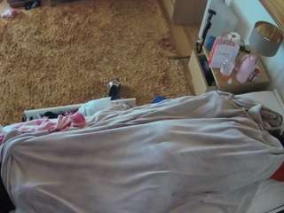 voyeurcam-julmodels-whitebed-5