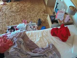 voyeurcam-julmodels-whitebed-5 webcam
