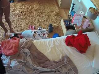 voyeurcam-julmodels-whitebed-5 webcam