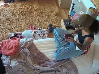 voyeurcam-julmodels-whitebed-5 webcam