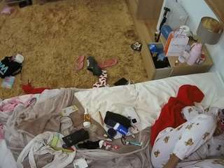 voyeurcam-julmodels-whitebed-5