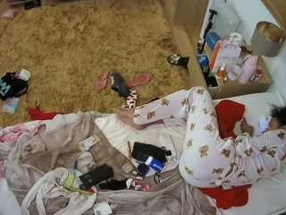 voyeurcam-julmodels-whitebed-5 webcam