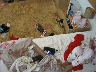 voyeurcam-julmodels-whitebed-5 webcam