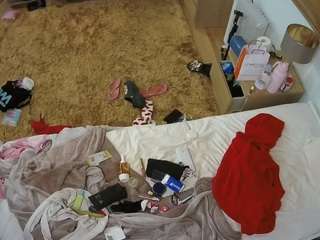 voyeurcam-julmodels-whitebed-5 webcam