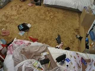 voyeurcam-julmodels-whitebed-5 webcam